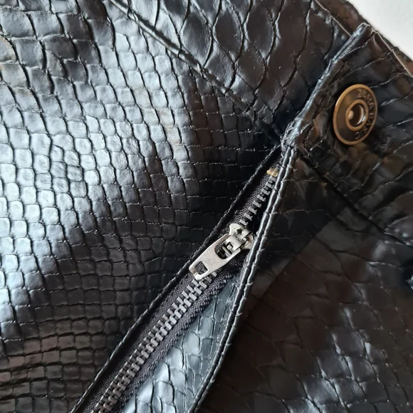 🚨Zara Black Faux Leather Snakeskin Embossed Front Slit Midi Skirt sz US Small - Picture 7 of 10